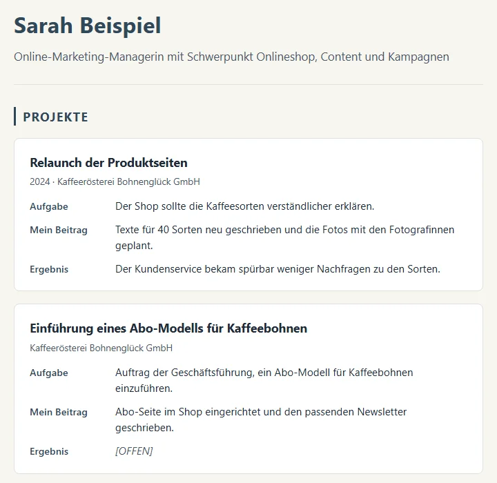 Ausschnitt einer Portfolio-Seite: Name, ein Einleitungssatz und zwei Projektkarten mit Aufgabe, Beitrag und Ergebnis. Beim zweiten Projekt steht als Ergebnis [OFFEN].
